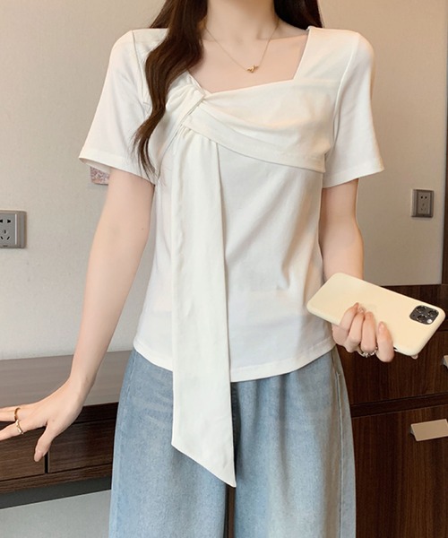 2ly2(トゥーリートゥー)の「ドレープリボントップス / スクエアネック アシンメトリーカットソー(Tシャツ/カットソー・レディース・グリーン/ピンク/ホワイト/ブラック・FREE)」の5枚目の写真