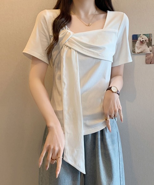 2ly2(トゥーリートゥー)の「ドレープリボントップス / スクエアネック アシンメトリーカットソー(Tシャツ/カットソー・レディース・グリーン/ピンク/ホワイト/ブラック・FREE)」の6枚目の写真