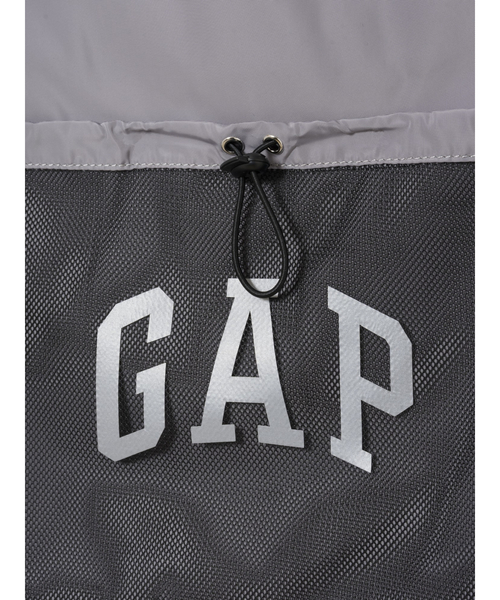 GAP(ギャップ)の「GAPロゴ ドローストリング バックパック (キッズ)(バックパック/リュック・キッズ・グレー/ブラック・ONE SIZE)」の10枚目の写真