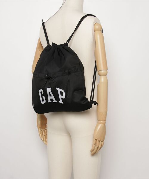 GAP(ギャップ)の「GAPロゴ ドローストリング バックパック (キッズ)(バックパック/リュック・キッズ・グレー/ブラック・ONE SIZE)」の3枚目の写真