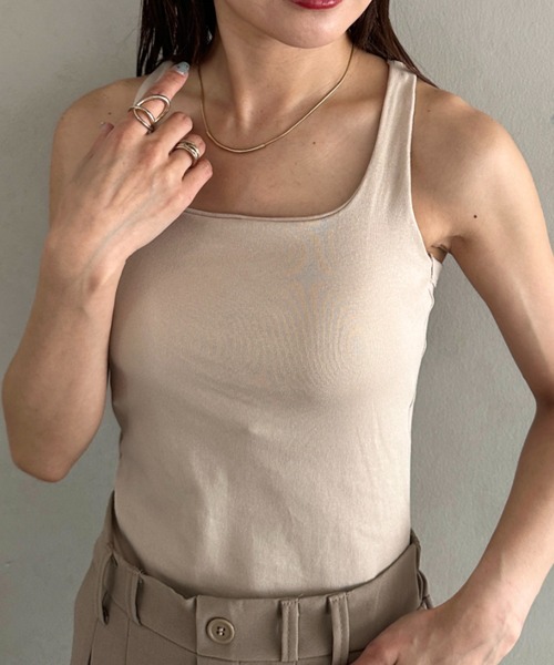 MYMOOD.(マイムード)の「カップ付きスタイリッシュタンクトップ 普段着からトレーニングウェアにも◎(タンクトップ・レディース・ベージュ/ホワイト/ライトグレー/ネイビー/ブラック・FREE)」の4枚目の写真