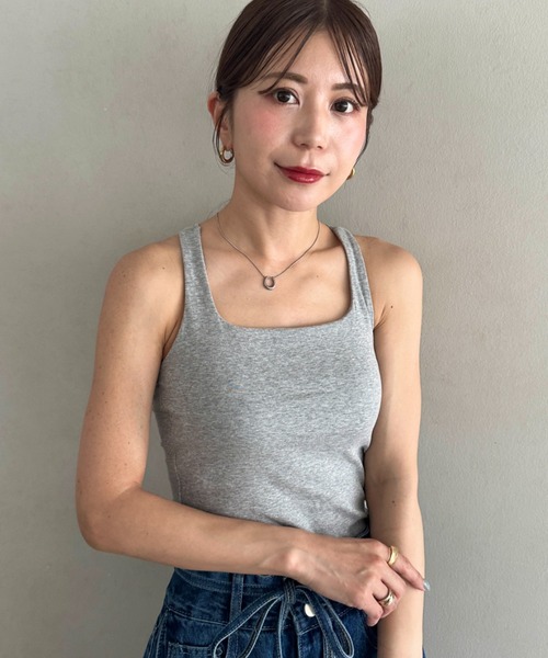 MYMOOD.(マイムード)の「カップ付きスタイリッシュタンクトップ 普段着からトレーニングウェアにも◎(タンクトップ・レディース・ベージュ/ホワイト/ライトグレー/ネイビー/ブラック・FREE)」の2枚目の写真