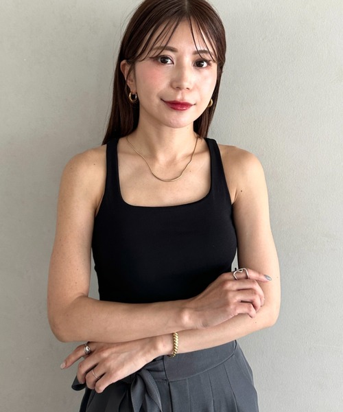 MYMOOD.(マイムード)の「カップ付きスタイリッシュタンクトップ 普段着からトレーニングウェアにも◎(タンクトップ・レディース・ベージュ/ホワイト/ライトグレー/ネイビー/ブラック・FREE)」の3枚目の写真