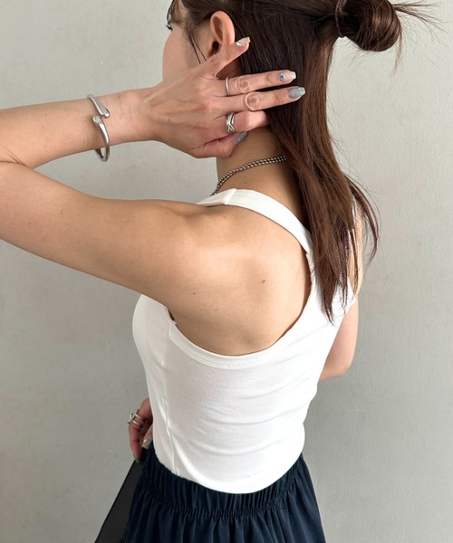 MYMOOD.(マイムード)の「カップ付きスタイリッシュタンクトップ 普段着からトレーニングウェアにも◎(タンクトップ・レディース・ベージュ/ホワイト/ライトグレー/ネイビー/ブラック・FREE)」の9枚目の写真