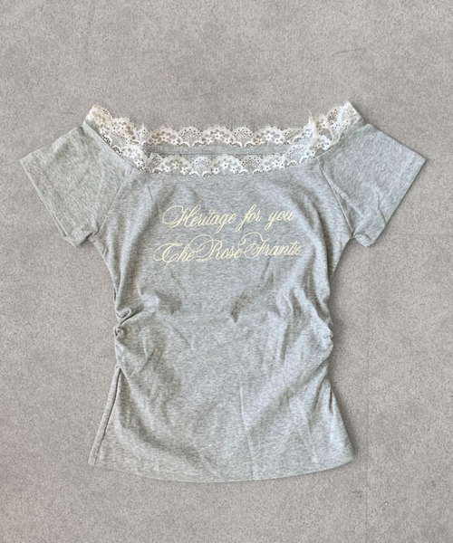 SHEPP(シープ)の「チョーカー風レースネック ロゴプリント オフショルTシャツ 半袖T(Tシャツ/カットソー・レディース・グレー・F)」の2枚目の写真
