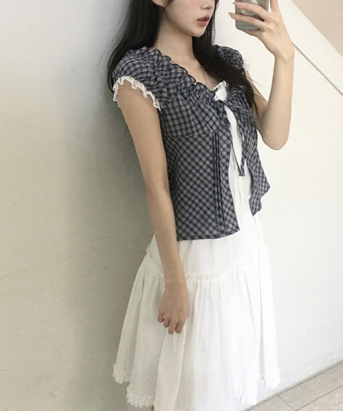 VIVID LADY(ビビッドレディー)の「レイヤード風 チェックリボン 半袖ブラウス(シャツ/ブラウス・レディース・ブラック/ネイビー/グレー・FREE)」の7枚目の写真
