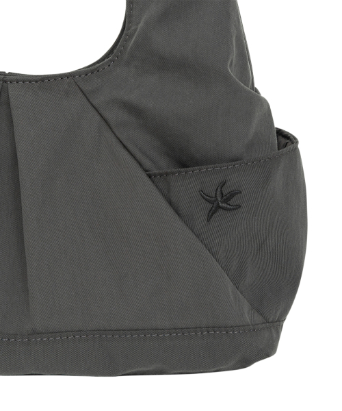 THECOLDESTMOMENT（ザコールデストモーメント）の「TCM pleated bag (charcoal)（メッセンジャーバッグ・レディース・その他・OS）」の4枚目の写真