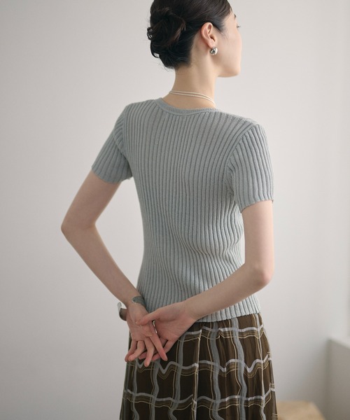 LAULEN(ローレン)の「twist button half sleeve rib cardigan /ツイストボタン半袖リブカーディガン(カーディガン/ボレロ・レディース・ブルー/ネイビー/カーキ・FREE)」の5枚目の写真