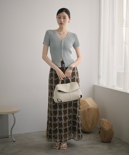 LAULEN(ローレン)の「twist button half sleeve rib cardigan /ツイストボタン半袖リブカーディガン(カーディガン/ボレロ・レディース・ブルー/ネイビー/カーキ・FREE)」の8枚目の写真