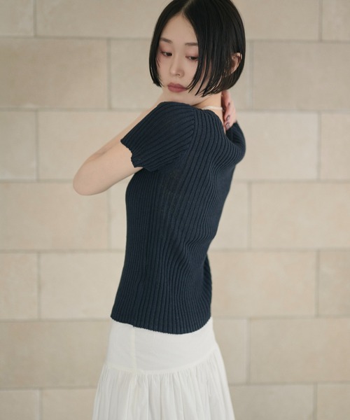 LAULEN(ローレン)の「twist button half sleeve rib cardigan /ツイストボタン半袖リブカーディガン(カーディガン/ボレロ・レディース・ブルー/ネイビー/カーキ・FREE)」の17枚目の写真
