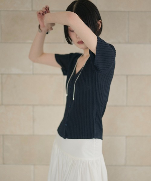 LAULEN(ローレン)の「twist button half sleeve rib cardigan /ツイストボタン半袖リブカーディガン(カーディガン/ボレロ・レディース・ブルー/ネイビー/カーキ・FREE)」の18枚目の写真