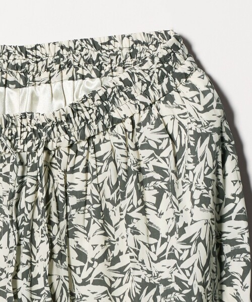 A DAY IN THE LIFE UNITED ARROWS(アデイインザライフユナイテッドアローズ)の「ヴィンテージサテン フレアワイドパンツ ‐セットアップ対応・マシンウォッシャブル‐<A DAY IN THE LIFE>(その他パンツ・レディース・ブラック/その他1/ロイヤルブルー・FREE)」の18枚目の写真