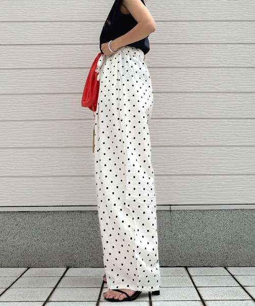 Q(キュー)の「ドットワイドパンツ(その他パンツ・レディース・ブラック系/ホワイト系・MEDIUM)」の17枚目の写真