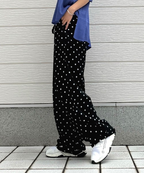 Q(キュー)の「ドットワイドパンツ(その他パンツ・レディース・ブラック系/ホワイト系・MEDIUM)」の11枚目の写真