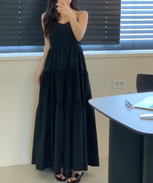 YUGA(ユーガ)の「YUGA_YGMC Korean-style Tiered long flared camisole dress(ワンピース・レディース・ブラック/オフホワイト・FREE)」の20枚目の写真