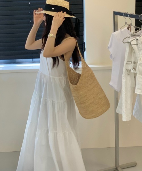 YUGA(ユーガ)の「YUGA_YGMC Korean-style Tiered long flared camisole dress(ワンピース・レディース・ブラック/オフホワイト・FREE)」の14枚目の写真