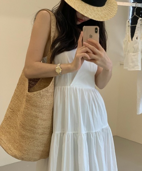 YUGA(ユーガ)の「YUGA_YGMC Korean-style Tiered long flared camisole dress(ワンピース・レディース・ブラック/オフホワイト・FREE)」の16枚目の写真