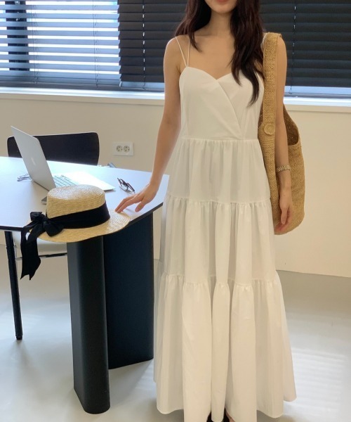 YUGA(ユーガ)の「YUGA_YGMC Korean-style Tiered long flared camisole dress(ワンピース・レディース・ブラック/オフホワイト・FREE)」の10枚目の写真
