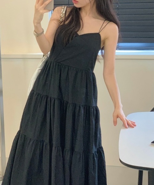 YUGA(ユーガ)の「YUGA_YGMC Korean-style Tiered long flared camisole dress(ワンピース・レディース・ブラック/オフホワイト・FREE)」の4枚目の写真