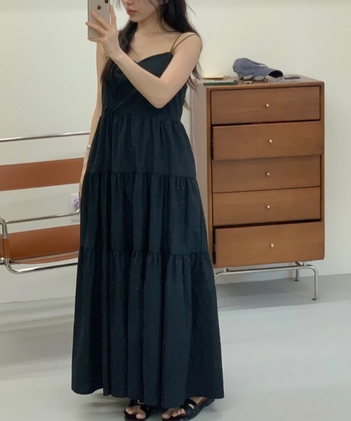 YUGA(ユーガ)の「YUGA_YGMC Korean-style Tiered long flared camisole dress(ワンピース・レディース・ブラック/オフホワイト・FREE)」の6枚目の写真