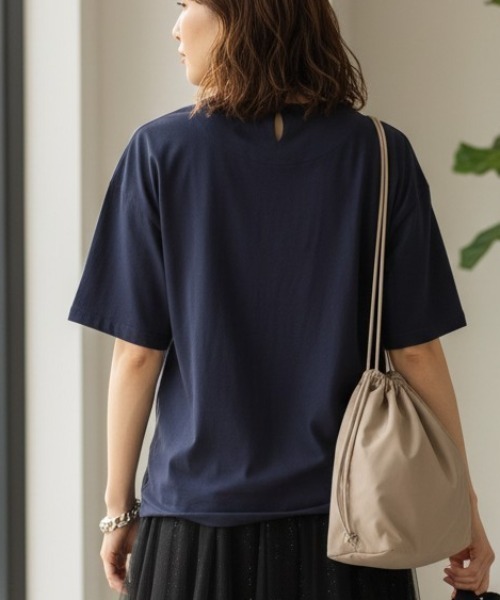 GIVERNY（ジヴェルニー）の「きらりと光る箔プリントがアクセント。大人の抜け感漂う万能カットソー♪ 【洗練された煌めきで、カジュアルをワンランク格上げする優秀Tシャツ】（Tシャツ/カットソー・レディース・グレイッシュベージュ/ホワイト/ネイビー・FREE）」の21枚目の写真