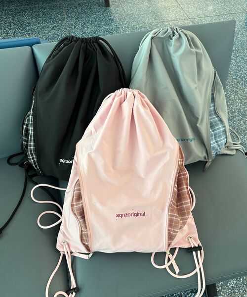 SEQUENZ(シークエンズ)の「※WEB限定 / 2WAY仕様 /チェックジップナップサック /sqnz zip knapsack(バックパック/リュック・レディース・ブラック/ライトグレー/ライトピンク・FREE)」の4枚目の写真