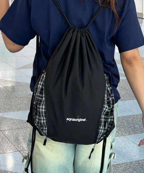 SEQUENZ(シークエンズ)の「※WEB限定 / 2WAY仕様 /チェックジップナップサック /sqnz zip knapsack(バックパック/リュック・レディース・ブラック/ライトグレー/ライトピンク・FREE)」の6枚目の写真