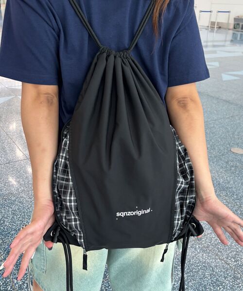 SEQUENZ(シークエンズ)の「※WEB限定 / 2WAY仕様 /チェックジップナップサック /sqnz zip knapsack(バックパック/リュック・レディース・ブラック/ライトグレー/ライトピンク・FREE)」の7枚目の写真