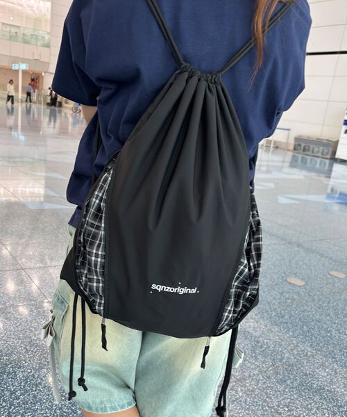 SEQUENZ(シークエンズ)の「※WEB限定 / 2WAY仕様 /チェックジップナップサック /sqnz zip knapsack(バックパック/リュック・レディース・ブラック/ライトグレー/ライトピンク・FREE)」の8枚目の写真