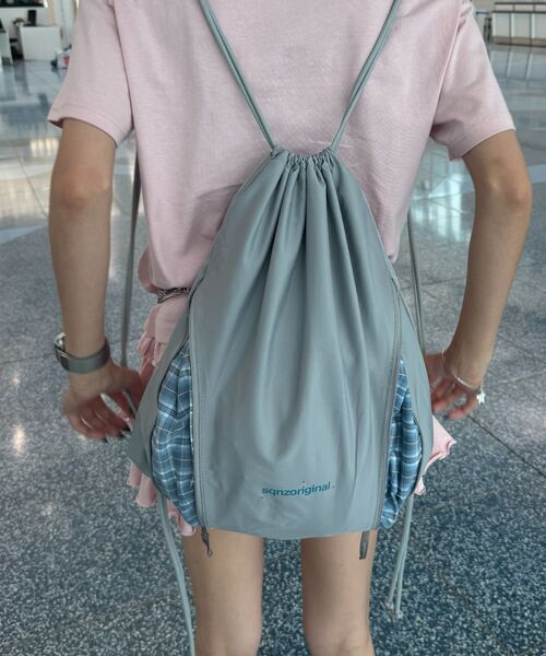 SEQUENZ(シークエンズ)の「※WEB限定 / 2WAY仕様 /チェックジップナップサック /sqnz zip knapsack(バックパック/リュック・レディース・ブラック/ライトグレー/ライトピンク・FREE)」の9枚目の写真