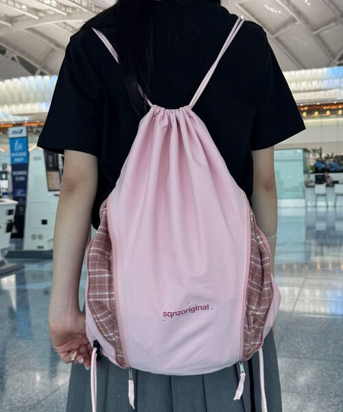 SEQUENZ(シークエンズ)の「※WEB限定 / 2WAY仕様 /チェックジップナップサック /sqnz zip knapsack(バックパック/リュック・レディース・ブラック/ライトグレー/ライトピンク・FREE)」の14枚目の写真