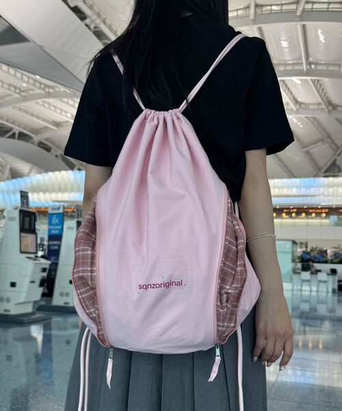 SEQUENZ(シークエンズ)の「※WEB限定 / 2WAY仕様 /チェックジップナップサック /sqnz zip knapsack(バックパック/リュック・レディース・ブラック/ライトグレー/ライトピンク・FREE)」の16枚目の写真