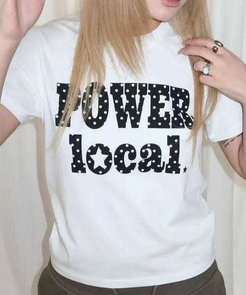 AsRiRe(アスリレイ)の「ドットロゴプリントコンパクトTシャツ(Tシャツ/カットソー・レディース・ホワイト/グレー/ブラック・M)」の1枚目の写真
