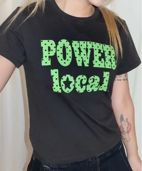 AsRiRe(アスリレイ)の「ドットロゴプリントコンパクトTシャツ(Tシャツ/カットソー・レディース・ホワイト/グレー/ブラック・M)」の2枚目の写真