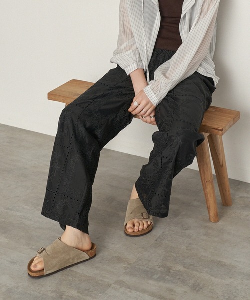 uchi.(ウチ)の「パッチワーク風総柄刺繍イージーワイドパンツ(その他パンツ・レディース・ホワイト/ブラック/ホワイト×ブラック・FREE)」の3枚目の写真