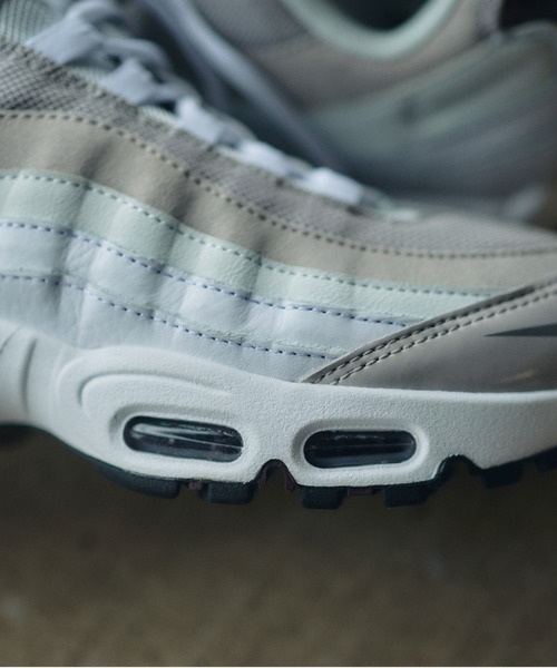 NIKE（ナイキ）の「AIR MAX 95 BIG BUBBLE SE　IW1241-100（スニーカー・メンズ・ホワイト・24.0cm/24.5cm/25.0cm/25.5cm/26.0cm/26.5cm/27.0cm/27.5cm/28.0cm/28.5cm/29.0cm）」の3枚目の写真