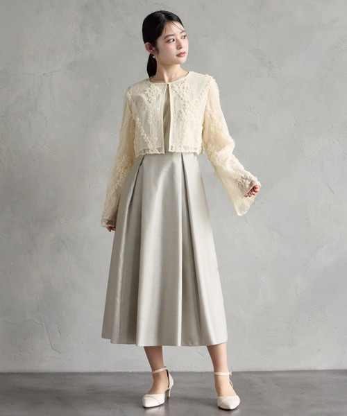 AIMER(エメ)の「2WAYラメレース×シフォンフラワー刺繍ロングスリーブボレロ(カーディガン/ボレロ・レディース・ブラック/ベージュ・MEDIUM)」の3枚目の写真