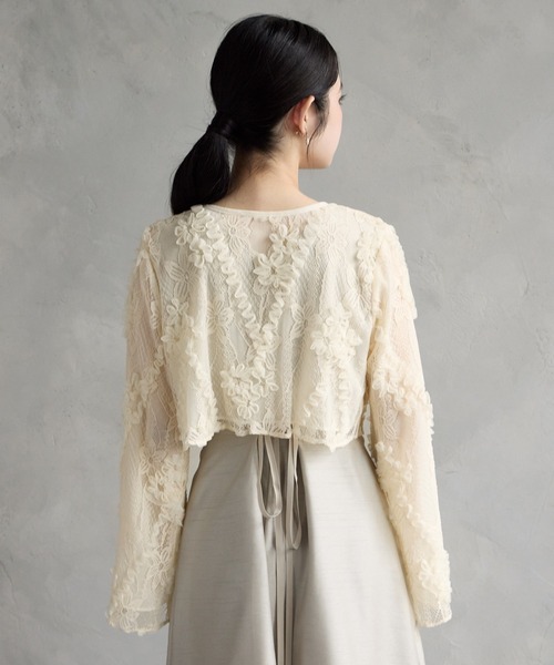 AIMER(エメ)の「2WAYラメレース×シフォンフラワー刺繍ロングスリーブボレロ(カーディガン/ボレロ・レディース・ブラック/ベージュ・MEDIUM)」の14枚目の写真