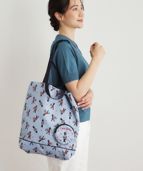 LAURA ASHLEY(ローラアシュレイ)の「【撥水加工/持ち手2WAY/ボールチェーン付き】パッカブル トートバッグ ヴィンテージソルジャー柄(トートバッグ・レディース・ホワイト系1/ブルー系・00)」の5枚目の写真