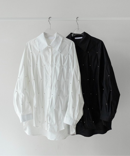 on:nue(オンニュ)の「【on:nue】スタッズポイントタックオーバーサイズシャツ/26-27 AW COLLECTION(シャツ/ブラウス・レディース・ホワイト/ブラック・FREE)」の10枚目の写真