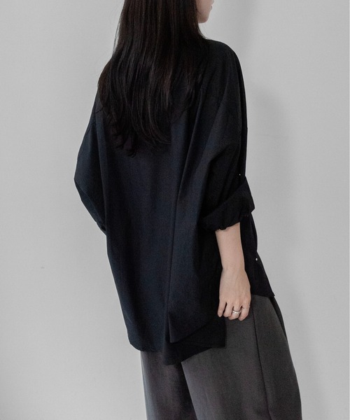 on:nue(オンニュ)の「【on:nue】スタッズポイントタックオーバーサイズシャツ/26-27 AW COLLECTION(シャツ/ブラウス・レディース・ホワイト/ブラック・FREE)」の20枚目の写真