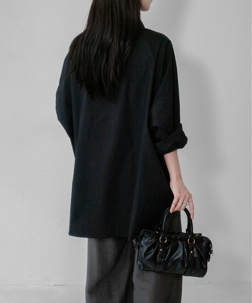 on:nue(オンニュ)の「【on:nue】スタッズポイントタックオーバーサイズシャツ/26-27 AW COLLECTION(シャツ/ブラウス・レディース・ホワイト/ブラック・FREE)」の18枚目の写真
