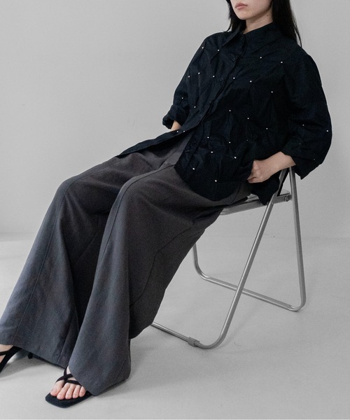 on:nue(オンニュ)の「【on:nue】スタッズポイントタックオーバーサイズシャツ/26-27 AW COLLECTION(シャツ/ブラウス・レディース・ホワイト/ブラック・FREE)」の17枚目の写真