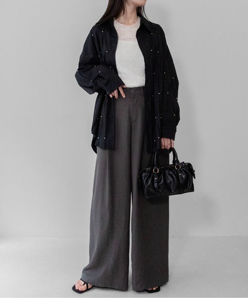 on:nue(オンニュ)の「【on:nue】スタッズポイントタックオーバーサイズシャツ/26-27 AW COLLECTION(シャツ/ブラウス・レディース・ホワイト/ブラック・FREE)」の16枚目の写真