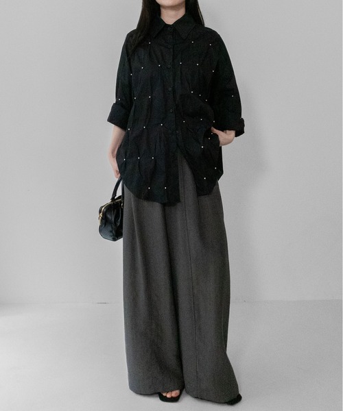 on:nue(オンニュ)の「【on:nue】スタッズポイントタックオーバーサイズシャツ/26-27 AW COLLECTION(シャツ/ブラウス・レディース・ホワイト/ブラック・FREE)」の14枚目の写真