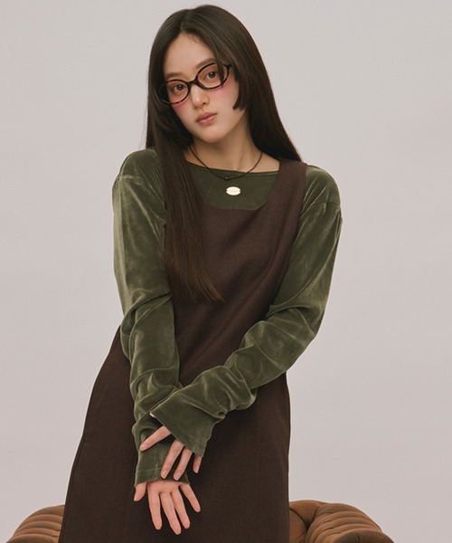 loin nuit(ロワンニュイ)の「velours long sleeve tops / ベロアロングスリーブトップス(Tシャツ/カットソー・レディース・アイボリー/ブルーグレー/ピンク/カーキ/ブラック・FREE)」の4枚目の写真