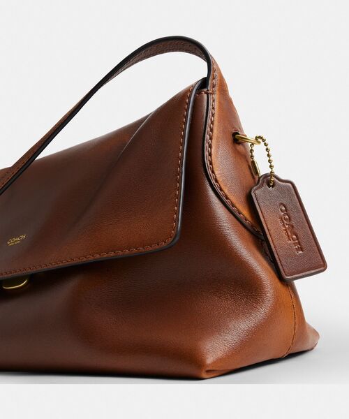 COACH（コーチ）の「チェルシー ショルダー バッグ 30・ラブド レザー（ショルダーバッグ・レディース・ブラウン系その他・ONE）」の9枚目の写真