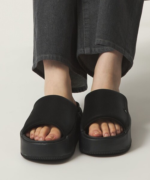 NIKE(ナイキ)の「<NIKE>CALM ウィメンズスライド(サンダル・レディース・ライトブルー/ブラック・24cm/25cm/23cm)」の4枚目の写真