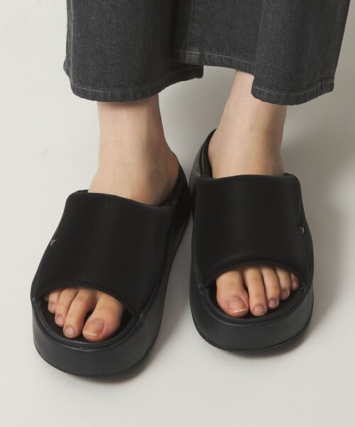 NIKE(ナイキ)の「<NIKE>CALM ウィメンズスライド(サンダル・レディース・ライトブルー/ブラック・24cm/25cm/23cm)」の5枚目の写真