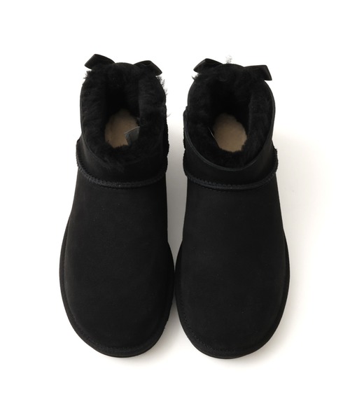 UGG(アグ)の「UGG W ULTRA MINI BAILEY BOW / アグ ウルトラ ミニ ベイリー ボウ(ブーツ・レディース・ブラック・25.0cm/24.0cm/23.0cm/22.0cm)」の3枚目の写真